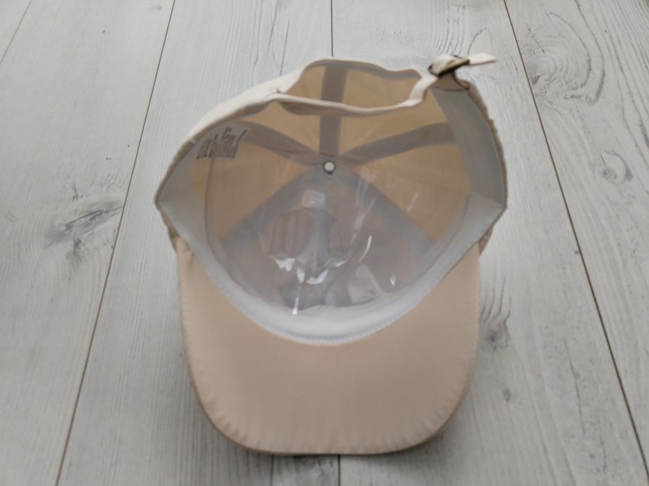 Шапка с козирка за бебе