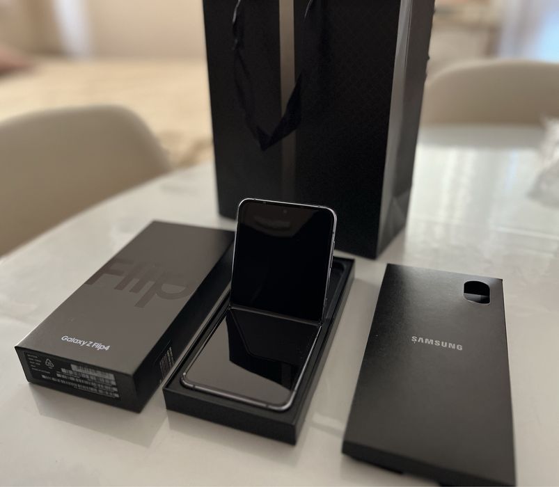 Samsung Galaxy Z Flip4