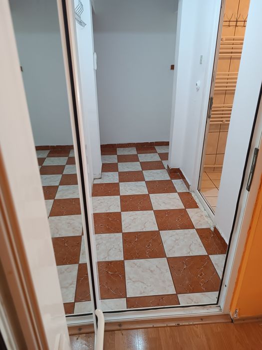 Închiriez apartament Satul de Vacanta