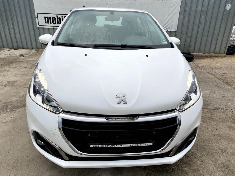 Пежо 208 1.2i VTi, 82 кс., 5 ск., 2018г., 90 000 км., двигател HMZ