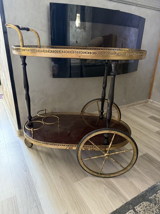 Carucior gheridon bauturi