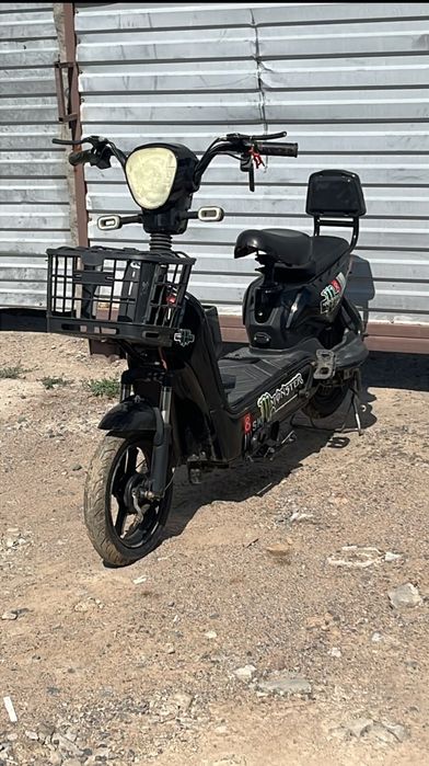 Продам электроскутер SK8