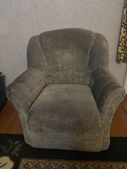 Продам 2 кресла в нормальном состояние