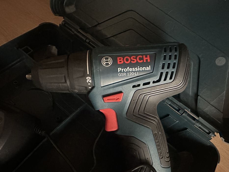 Masina de gaurit si insurubat Bosch