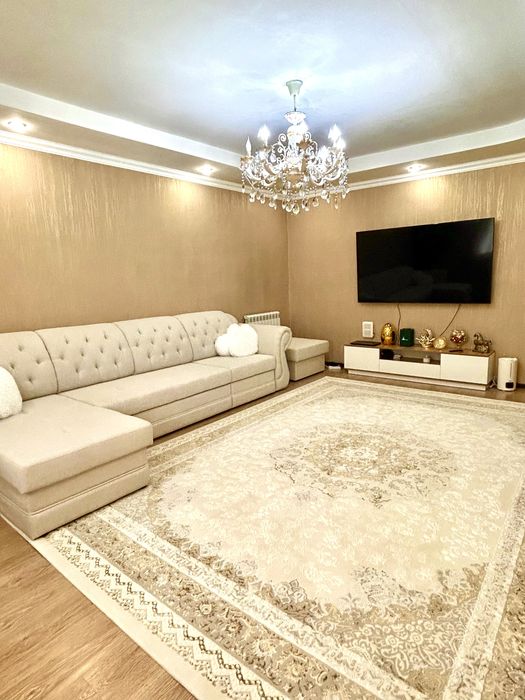Продам новый диван с пуфом