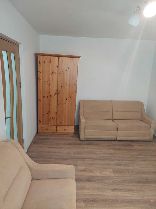 garsonieră Roman, zona Doamna Pop, parter, recent renovată