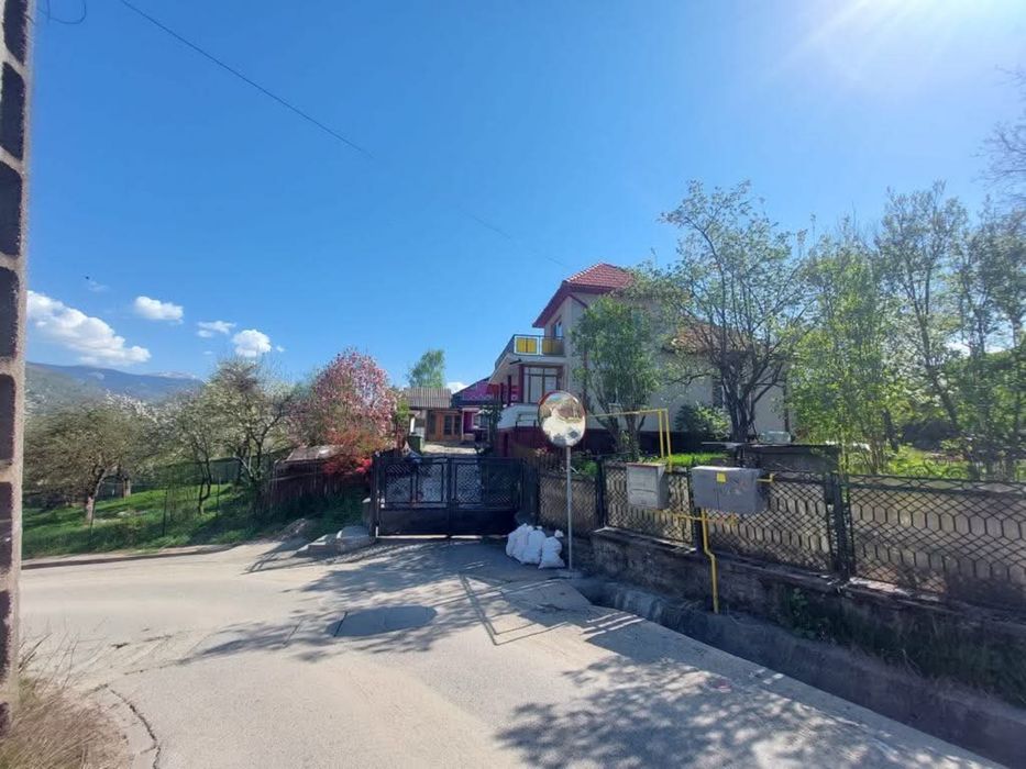 Vand sau schimb casa Petrila