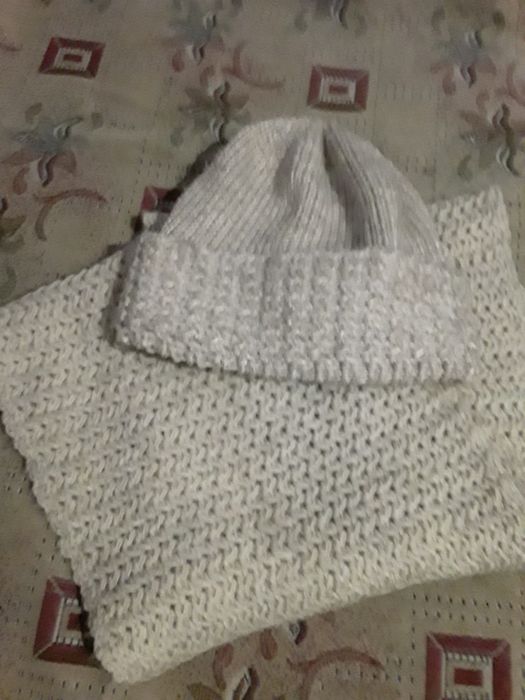 Зимняя шапка с шарфом