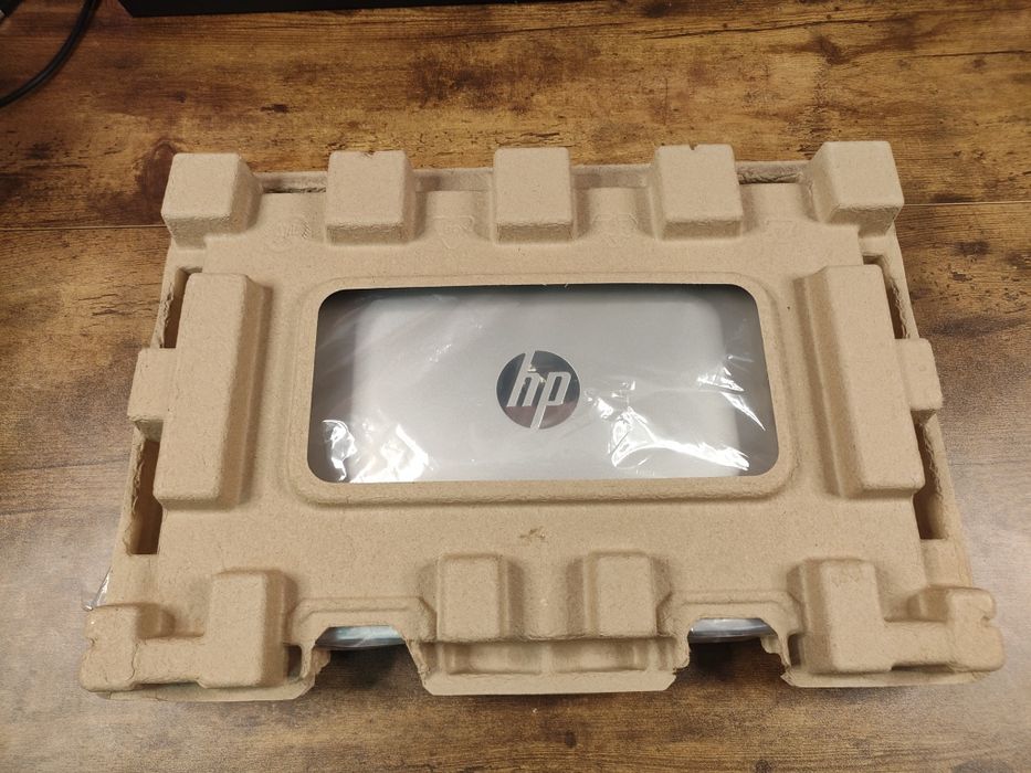 HP Laptop 15s AMD Ryzen 5 5500U Чисто нов