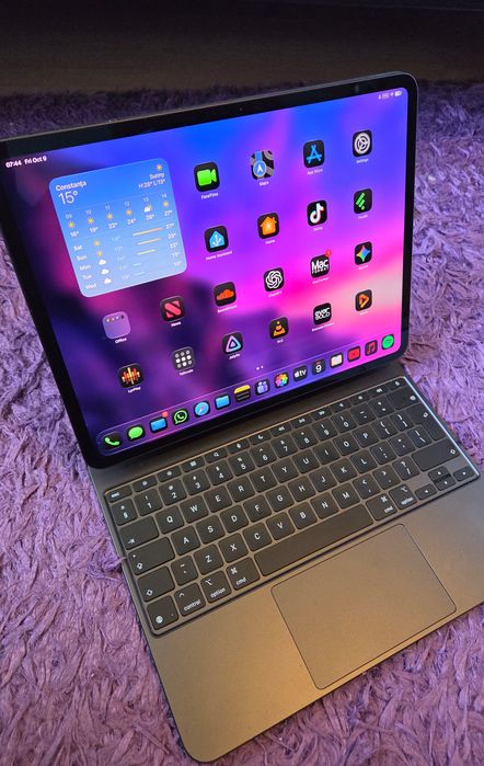 iPad Pro M4 13 inch cu husa, tastatura si creion