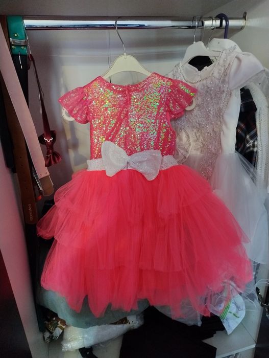 Платья нарядные для девочки 2-4г и 5-7 лет