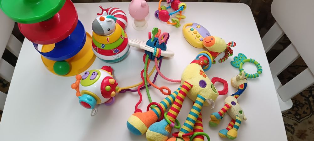 Продам много развивающих игрушек от 6 мес
