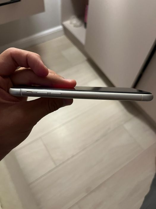 Продам iPhone 11 на 128