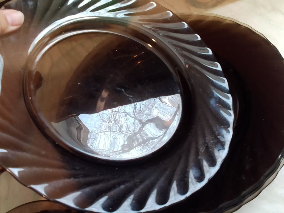 Тарелки тёмно -прозрачные