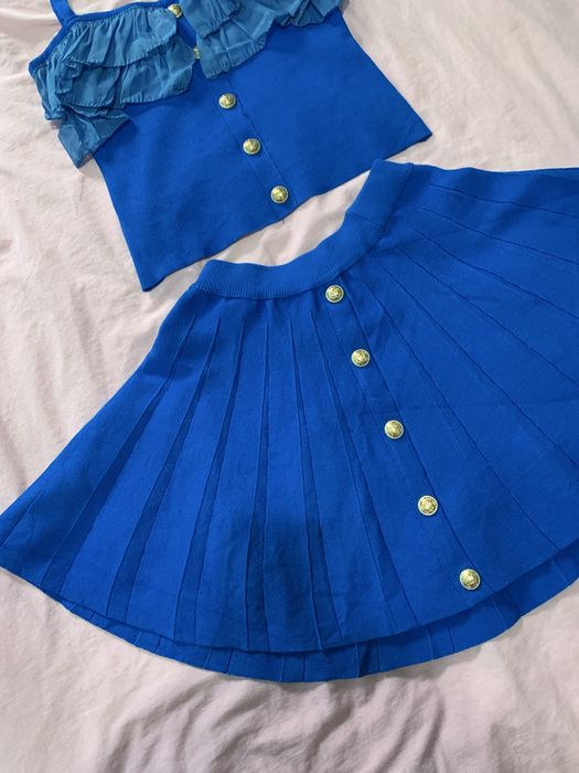 Set 2 piese – top cu volane & fustă plisată