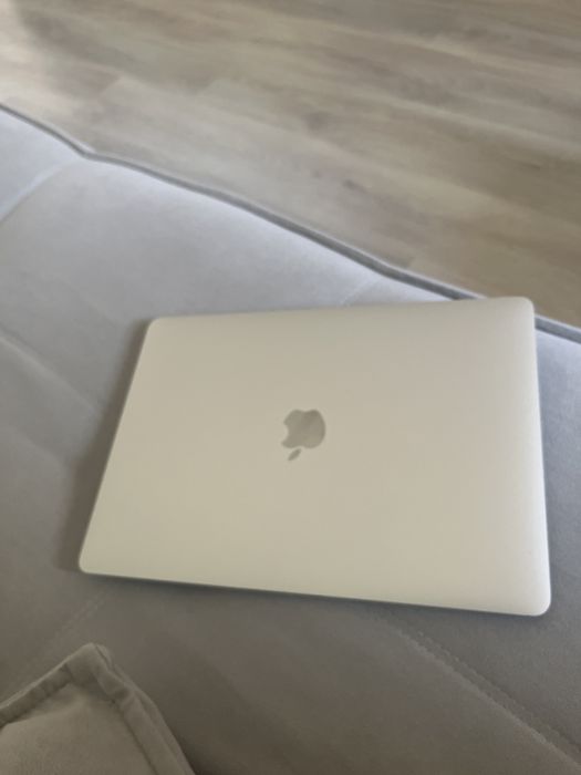 MacBook Air m1 в идеальном состоянии