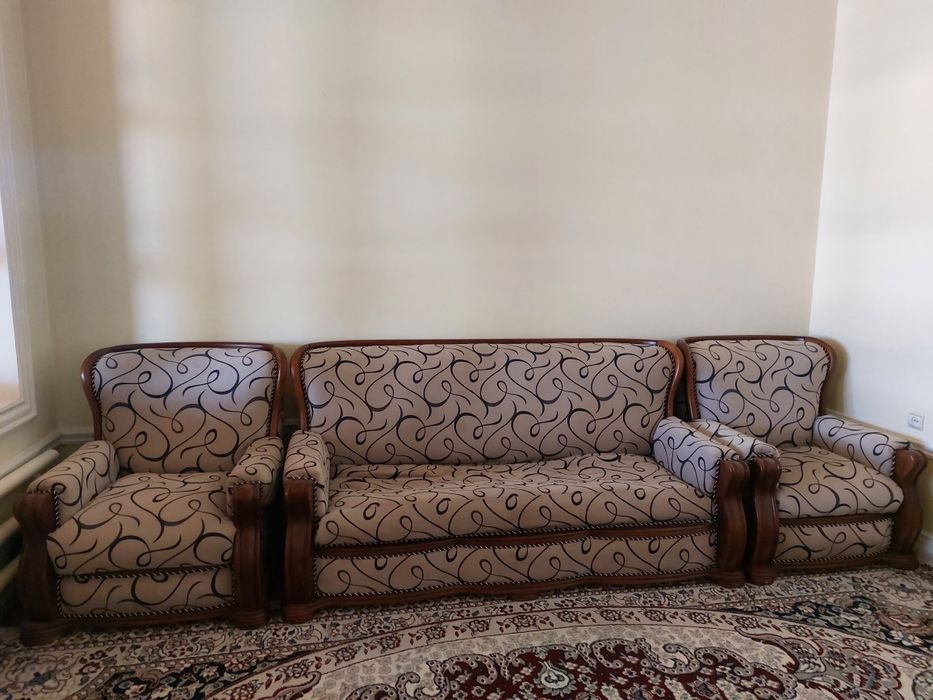 Devan kreslo pismini stol