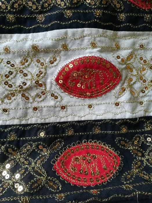 Лятна чанта от плат, везана с пайети, нова.