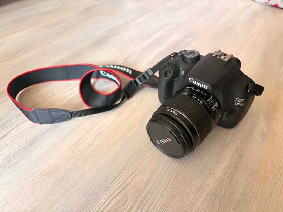 Фотоапарат Canon EOS 1200D