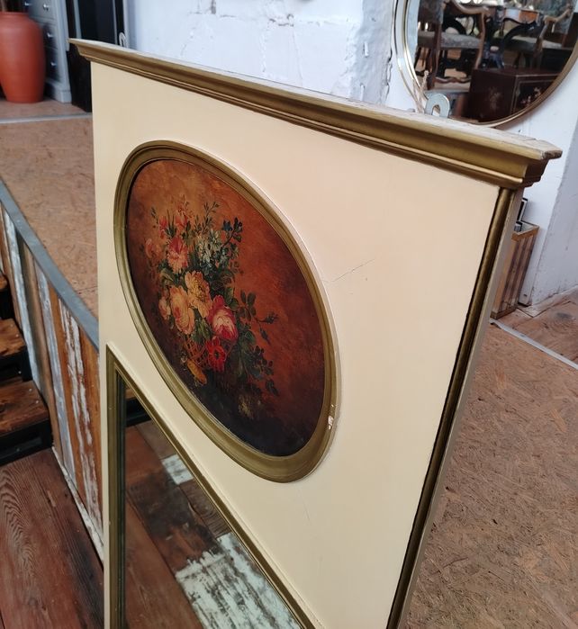 Oglinda veche cu rama din lemn