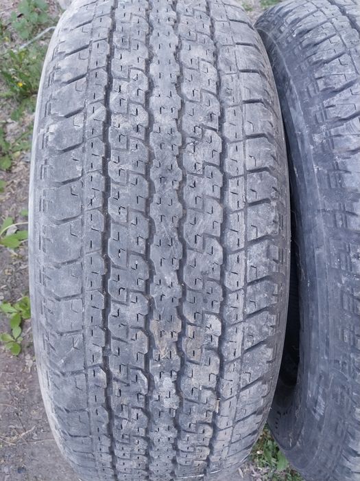 2 шины Bridgestone 265 65 R17.