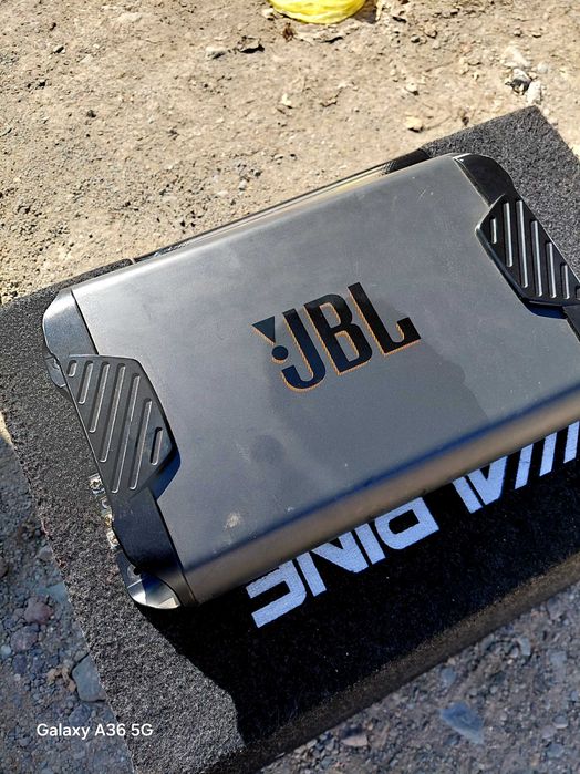 Бас каса със усилвател