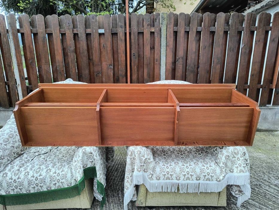 Дървен рафт, полица, етажерка