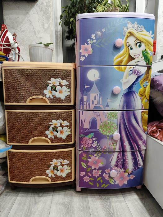 Продам 2 пластиковые тумбочки