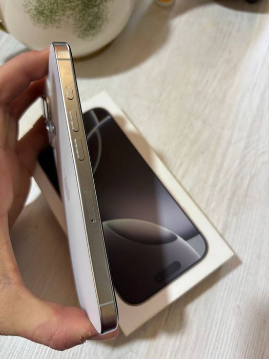 Продам свой телефон айфон 16 про память 256 тел как новый