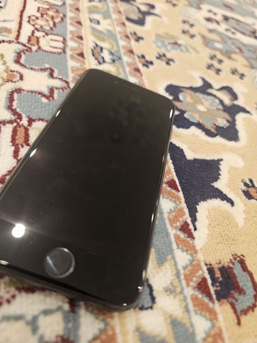 Продам iphone 8 хорошее состояние