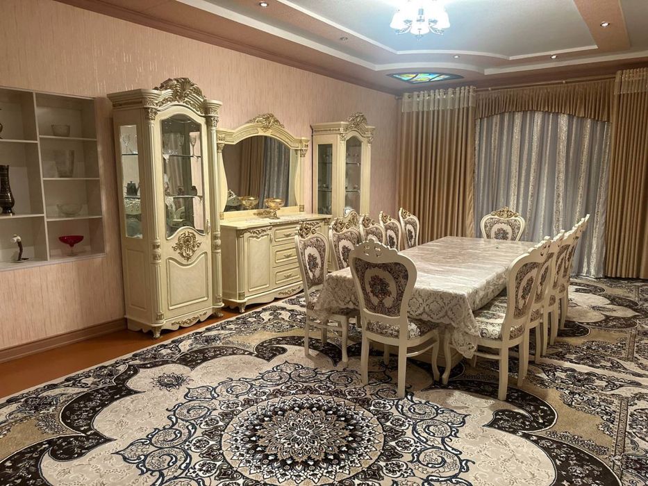 Уй ховли сотилади шахарди центирида