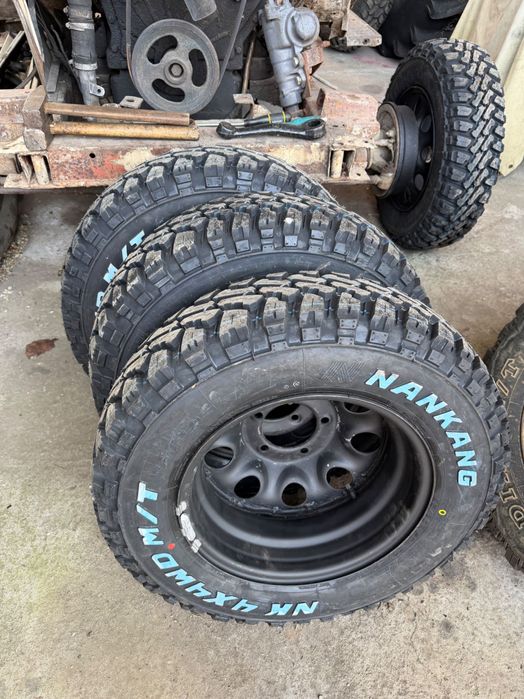 Офроуд гуми с джанти, чисто нови.