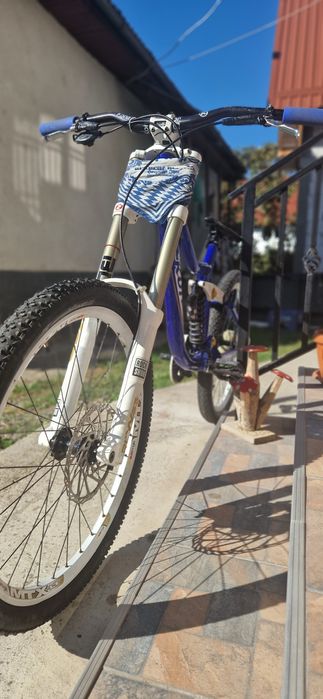 Bicicleta Kona DH