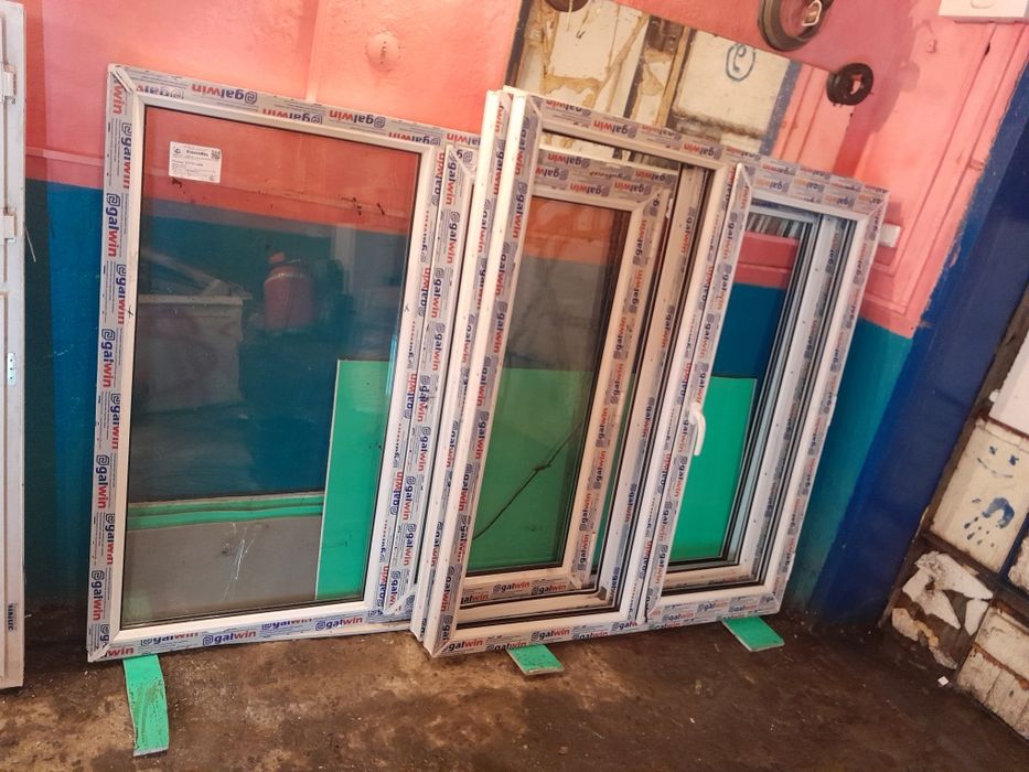 Продам новые окна на гарантии размер стандарт 141 на 128 простое откры