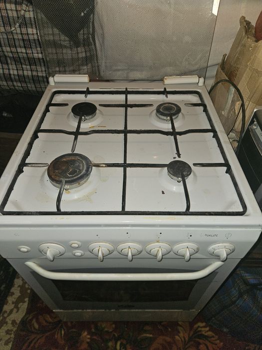Продам газ плиту