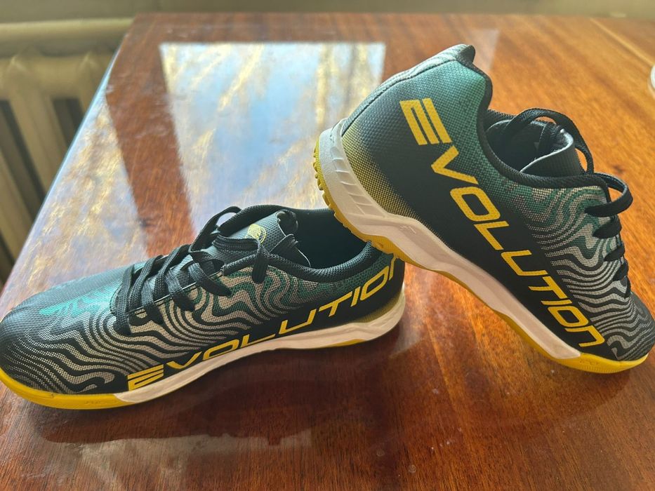 Продам новые футзалки 33-размера