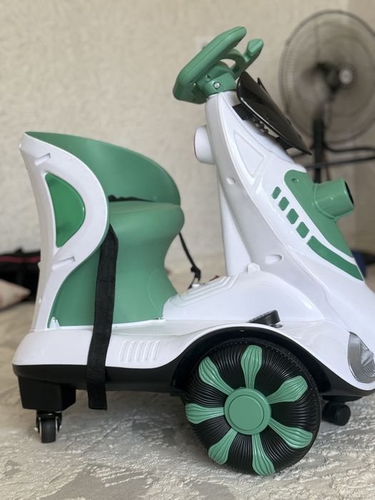 Детский машина почти новый.