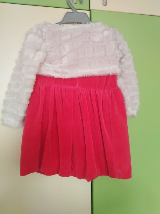 Рокля размер 98.