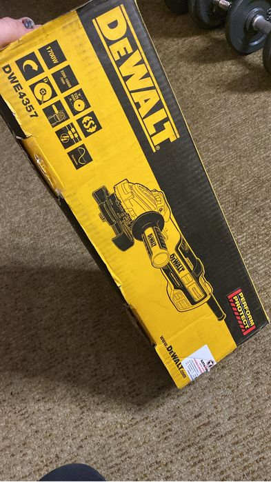 Болгарка Dewalt dwe4357