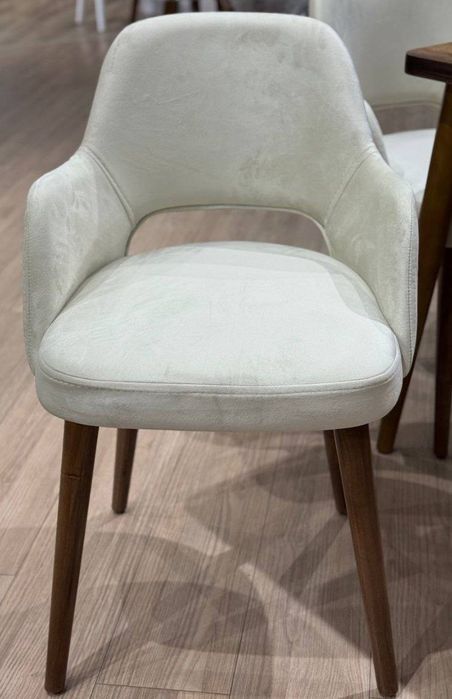 Обеденный стол и стулья по акции