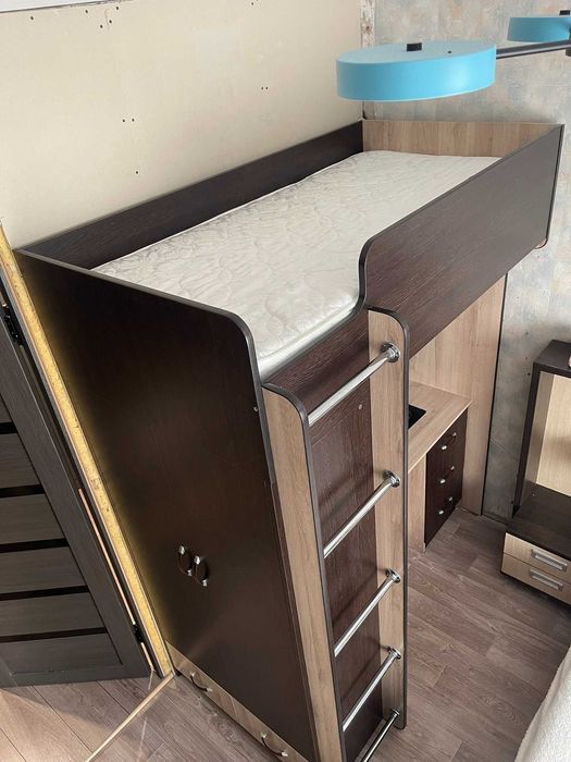 Кровать двухъярусная