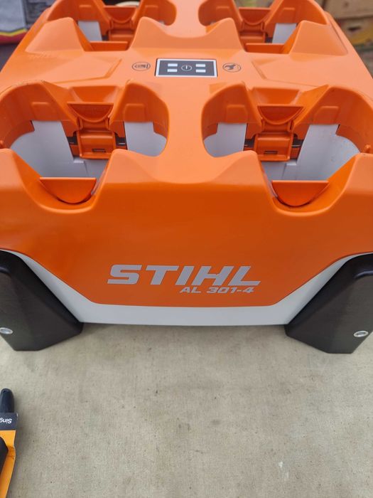 Stihl AL 301 - 4 зарядно устройство  за 4 батерии