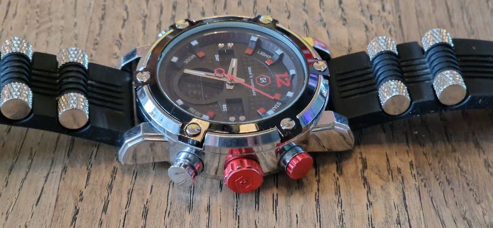 Gear'd Hardware, часовник.