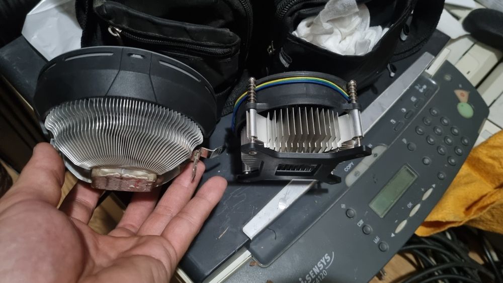 Кабеля питания, VGA кабеля и кулера для процессоров