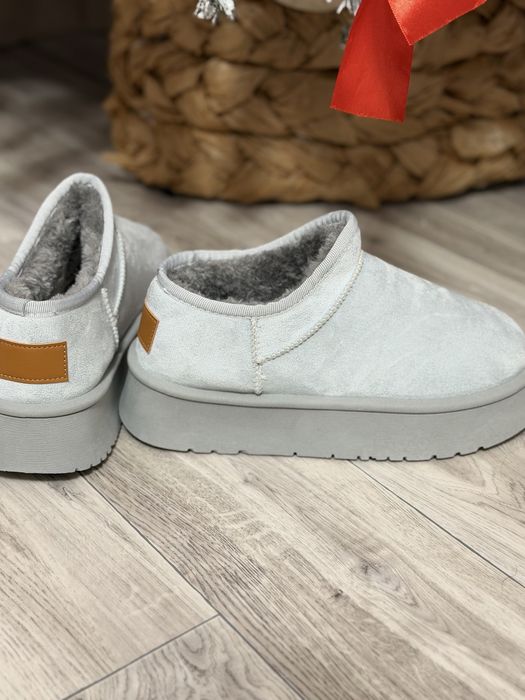 Продам женские угги