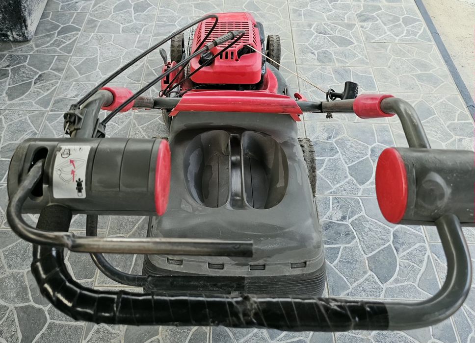 Vând mașină de tuns iarba/gazon, autopropulsata