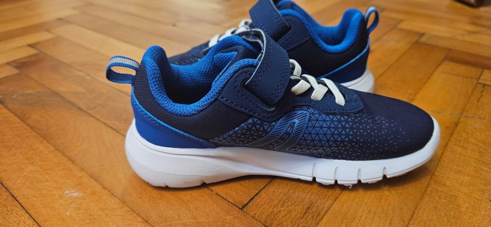 Adidasi Decathlon/ Newfeel cu arici - marimea 28