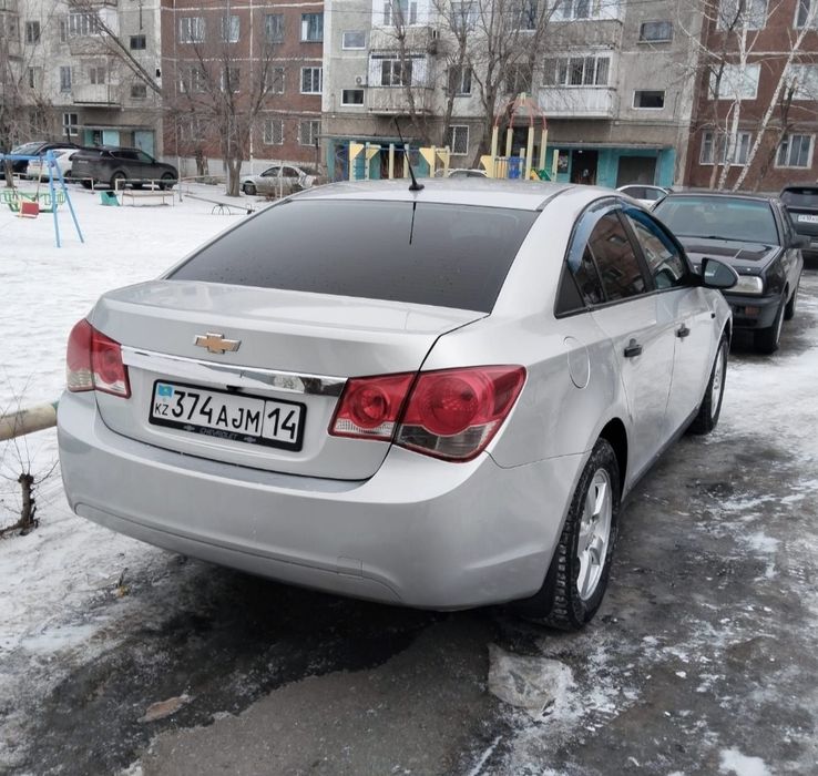 Продам автомобиль шевроле.
