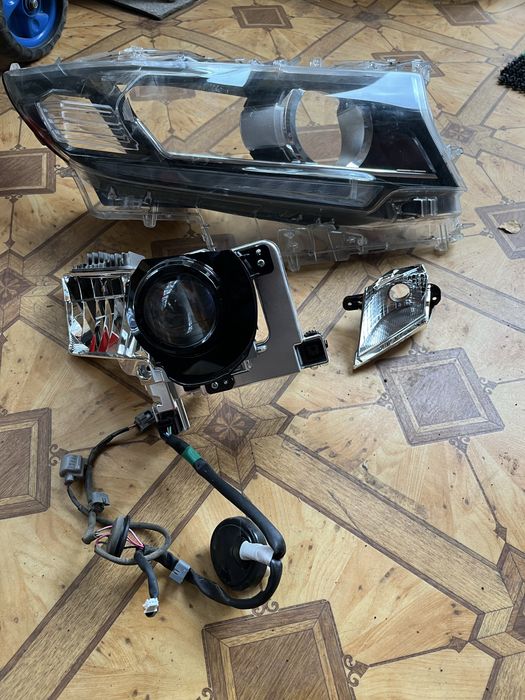 Продам линзы на тойота прадо 150