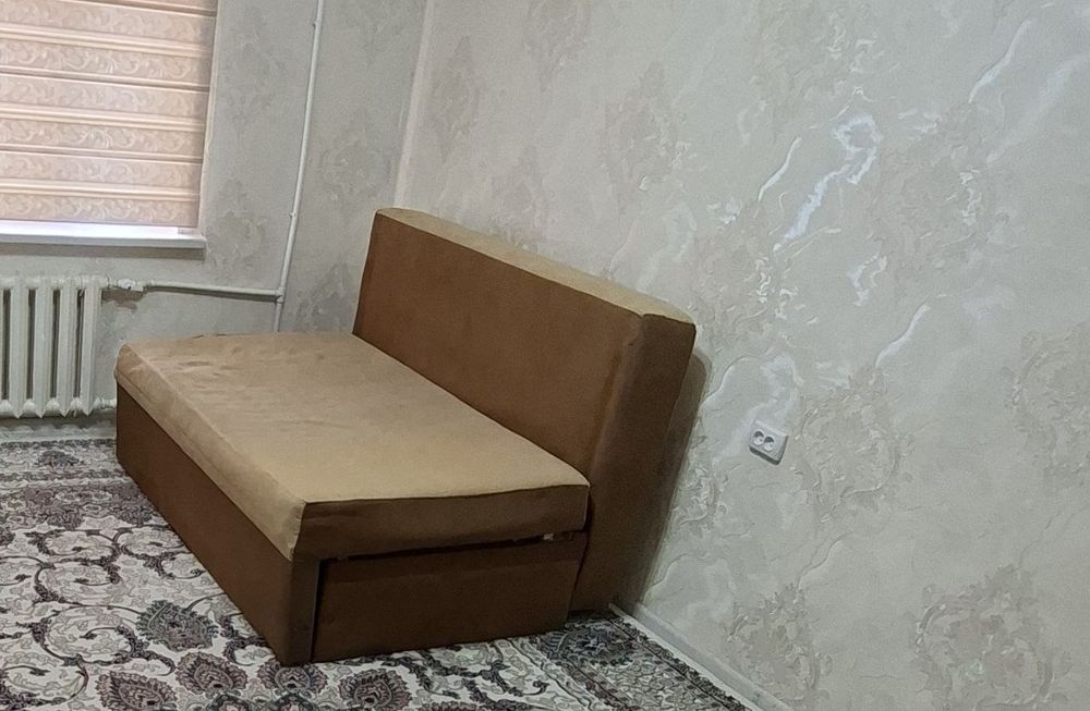 Prodam Divan kravat i sunduk